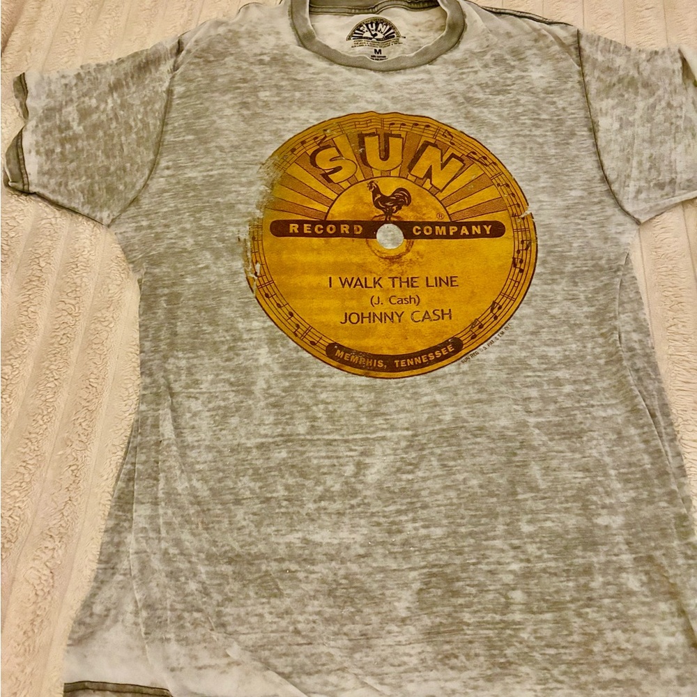 Johnny Cash 'I Walk The Line' Graphic Tee - Gray